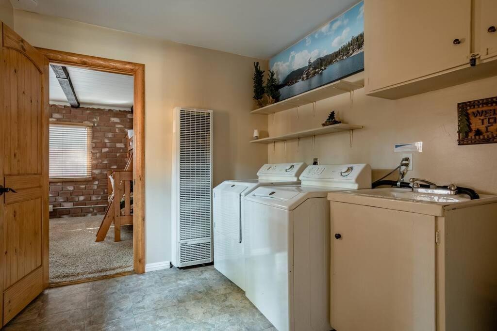 Hot Tub*Kids Room*Family Cabin Big Bear City Exteriör bild
